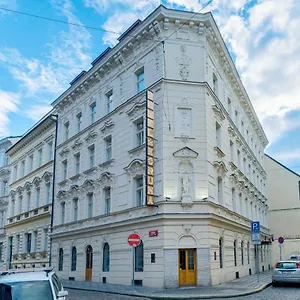 Koruna 3*, Prag Çek Cumhuriyeti